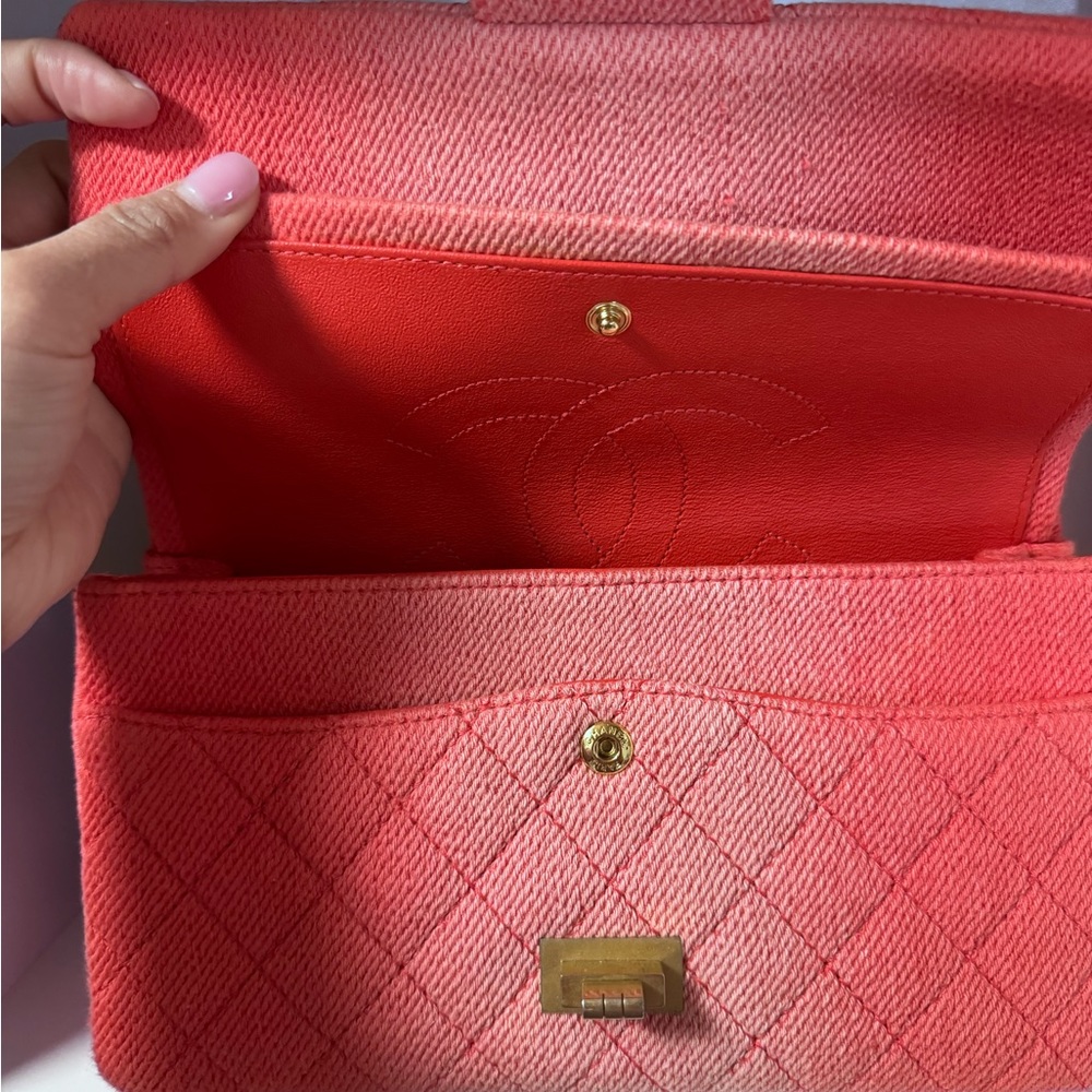 Chanel - Picture 3 of 5